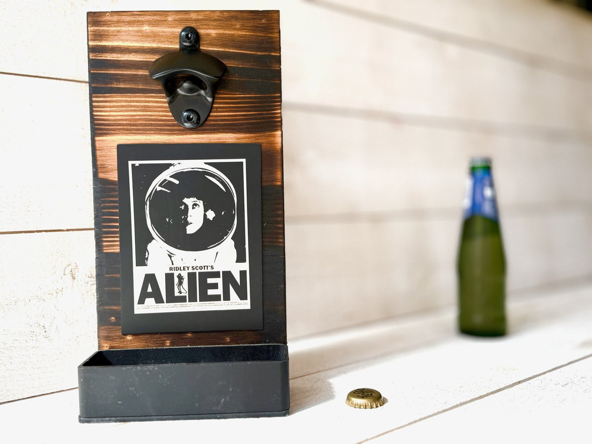 Décapsuleur mural — Alien