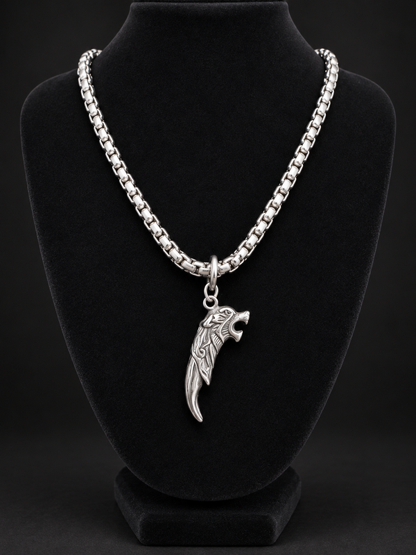 Collier tête de félin et griffe sur buste noir