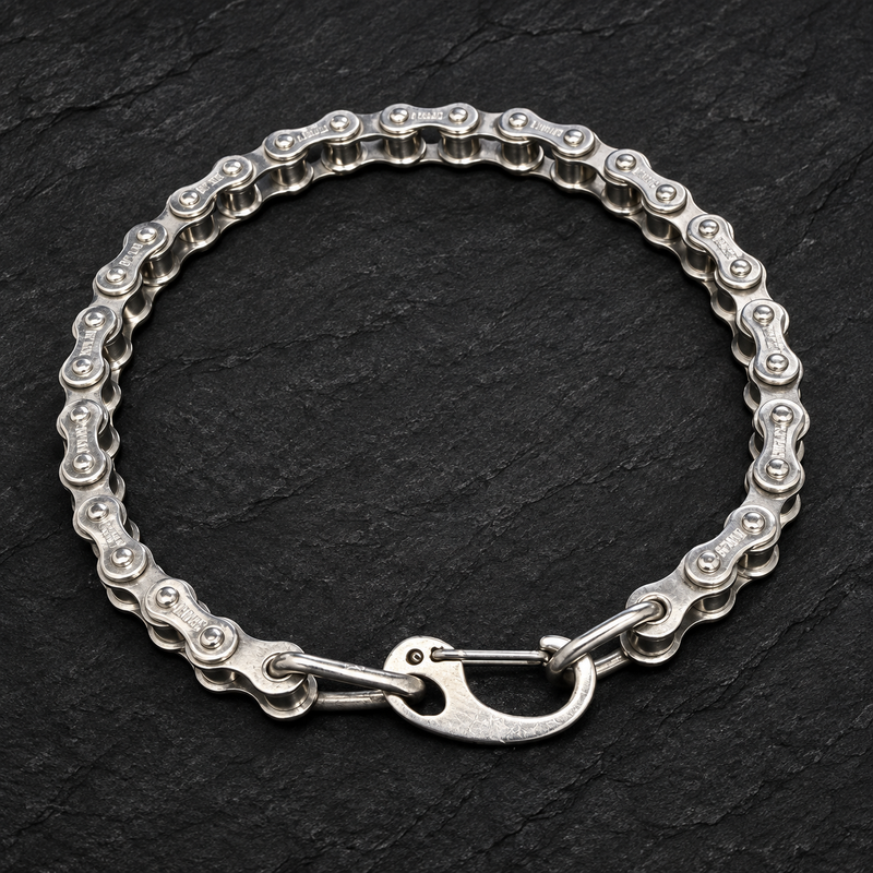 Bracelet chaîne mécanique fine en inox 6 mm — vue d’ensemble sur fond noir