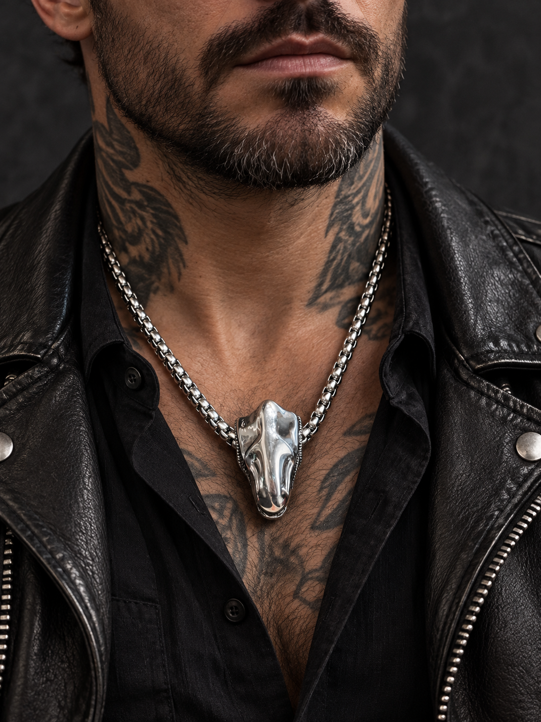 Collier tête Alien en acier inoxydable — porte