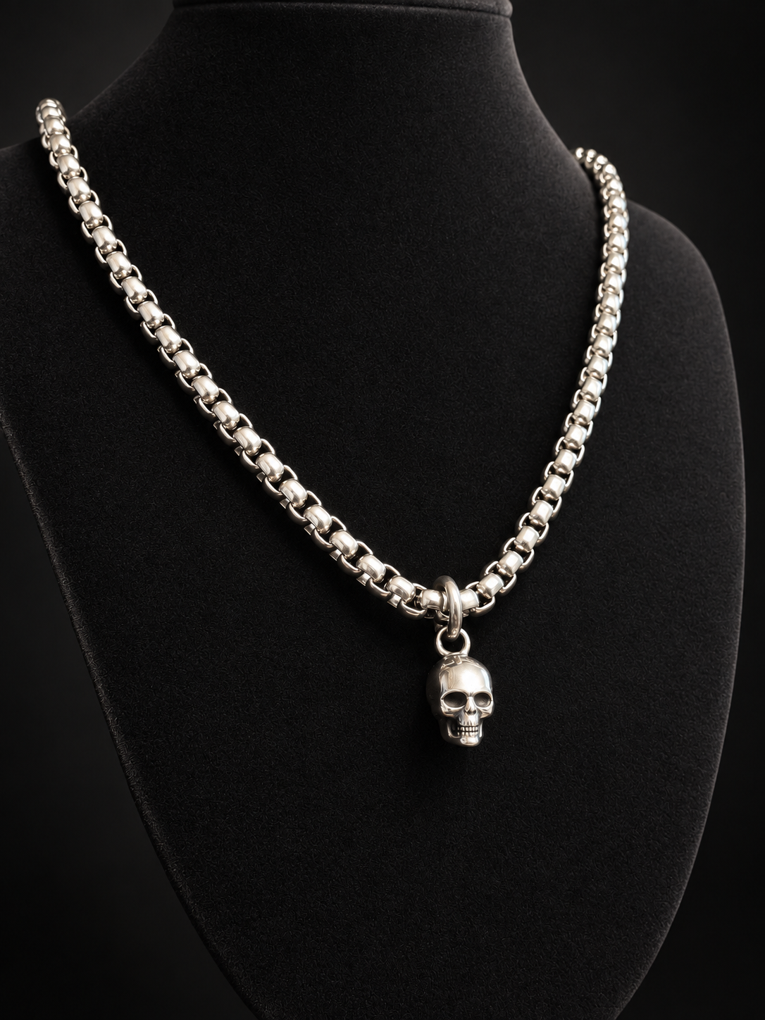 Collier crâne en acier inoxydable — angle