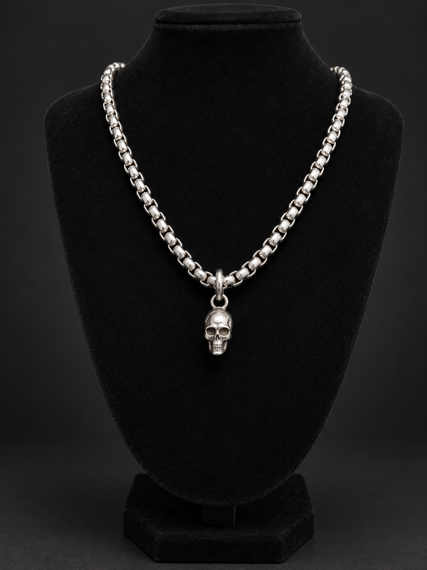 Collier crâne en acier inoxydable — studio