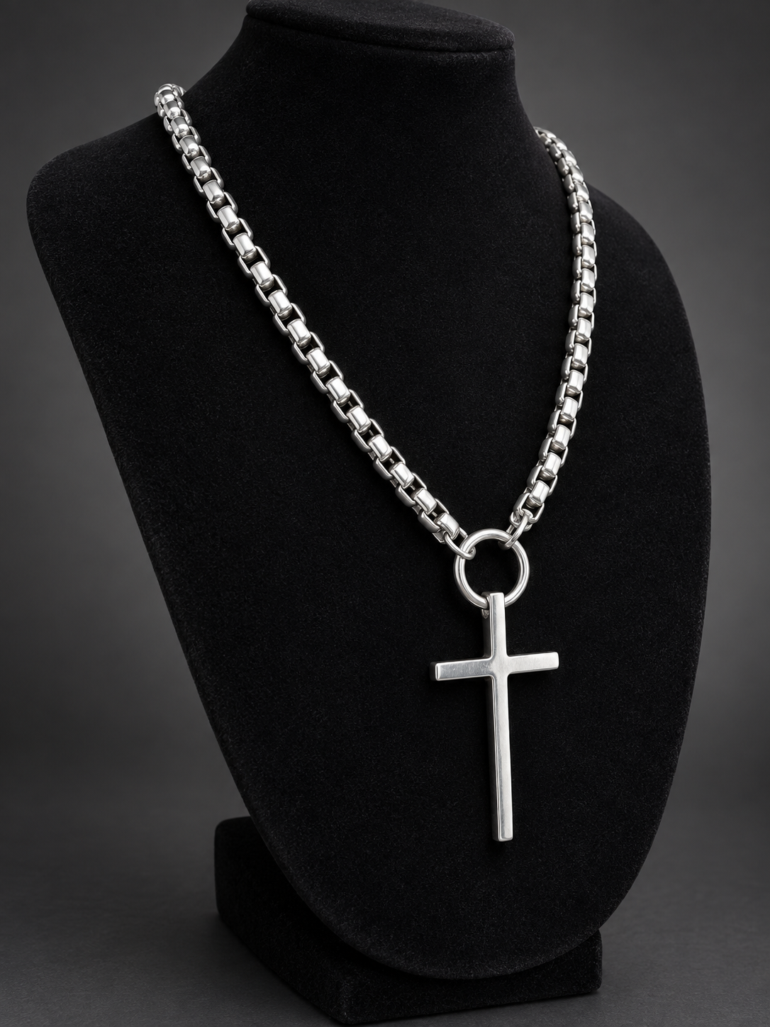 Collier croix et anneau en acier inoxydable — vue de trois quarts